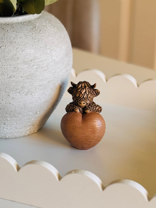 Mini Highland cow & heart