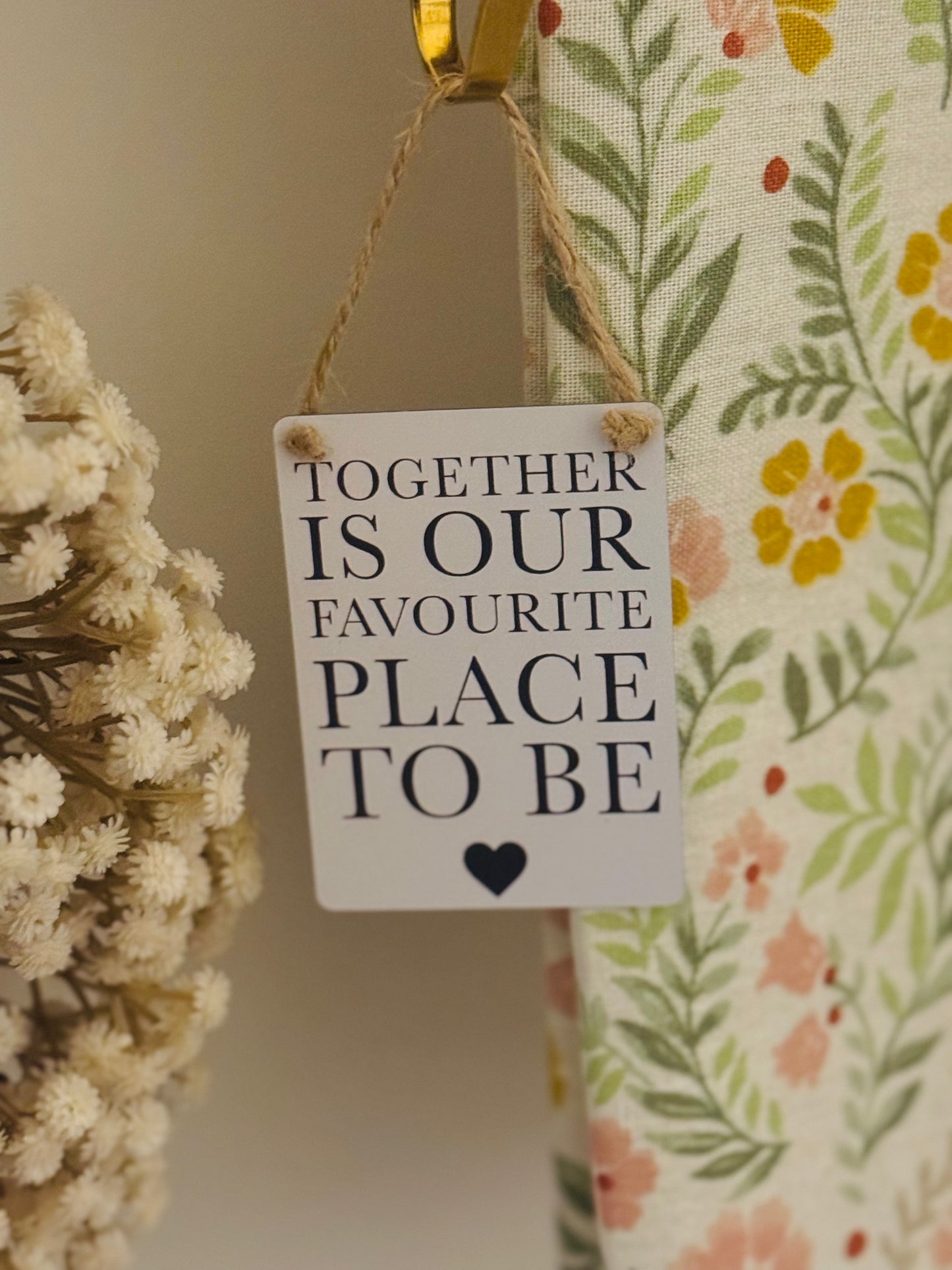 2x Mini hanging signs